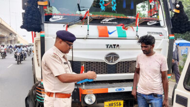 फरीदाबाद ट्रफिक पुलिस ने विशेष अभियान चलाकर नो-एंट्री हेवी व्हीकल सहित अन्य यातायात नियमों का उल्लंघन करने वाले 748 वाहन चालकों का काटा चालान