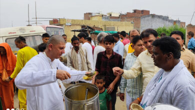 भक्तगण बाढ़ प्रभावित इलाकों में लोगों की मदद के लिए आगे आये इस्कॉन मंदिर