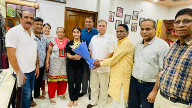 स्टेट बैडमिंटन चैम्यिनशिप में गोल्ड जीतने वाली अनन्या का विजय प्रताप ने बढ़ाया हौसला