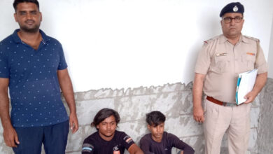 महिला का मोबाइल स्नेच कर, मोबाइल में मौजूद पति पत्नी की प्राइवेट फोटो वायरल करने की धमकी देने वाले 2 आरोपियों को क्राइम ब्रांच बॉर्डर ने किया गिरफ्तार