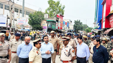 सीपी विकास अरोड़ा और डीसी विक्रम सिंह ने ओल्ड फरीदाबाद से बल्लबगढ होते हुए फरीदाबाद जिला में निकाला पुलिस बल के साथ फ्लैग मार्च