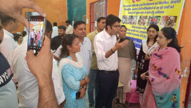 सरकार की तरफ से गरीब परिवारों के चिन्हित बच्चों की पढ़ाई लिखाई सहित हर जरूरत पूरी की जाएगी : एडीसी आनन्द शर्मा