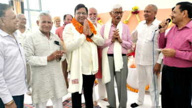 वरिष्ठ नागरिक क्लब सेक्टर 8 में हनुमान चालीसा की वर्षगांठ के अवसर पर बतौर मुख्यातिथि पहुंचे पूर्व उद्योग मंत्री विपुल गोयल।