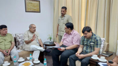 कैबिनेट मंत्री मूलचंद शर्मा बिजली वितरण निगम से सम्बंधित समस्याओं की समीक्षा बैठक में दिए अधिकारियो को दिशा-निर्देश