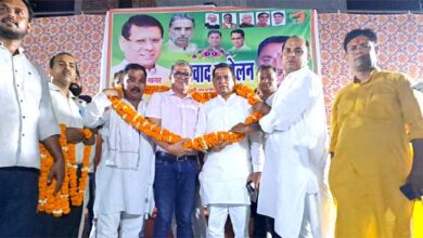 ओम एन्क्लेव में मुख्य रोड बनने पर विधायक राजेश नगर का किया धन्यवाद