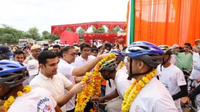 सीपी राकेश कुमार आर्य और डीसी विक्रम सिंह ने नशा मुक्ति के लिए चलाई गई जन जागरण साइक्लाथोन रैली का फरीदाबाद में किया भव्य स्वागत