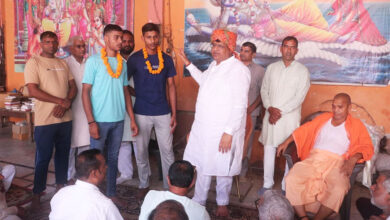 पूर्व कैबिनेट मंत्री विपुल गोयल पहुँचे साहूपुरा गाँव के सिद्ध कुटी बिंदास बाबा मंदिर