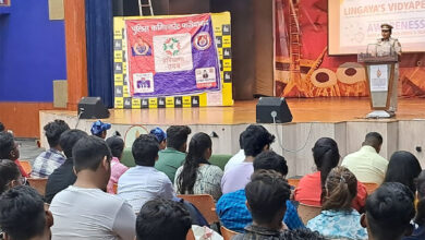 सीनियर सिटीजन सेल प्रभारी इंस्पेक्टर सविता व दुर्गा शक्ति की टीम ने लिंग्यास यूनिवर्सिटी में 300 से अधिक छात्रों को महिला विरुद्ध अपराध, नशा व साइबर फ्रॉड के बारे में किया जागरूक
