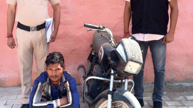 क्राइम ब्रांच ऊंचा गांव की टीम ने चोरी की मोटरसाइकिल सहित आरोपी को किया गिरफ्तार