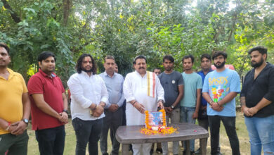 Gandhi and Shastri both great - Pandit Surendra Sharma Babli