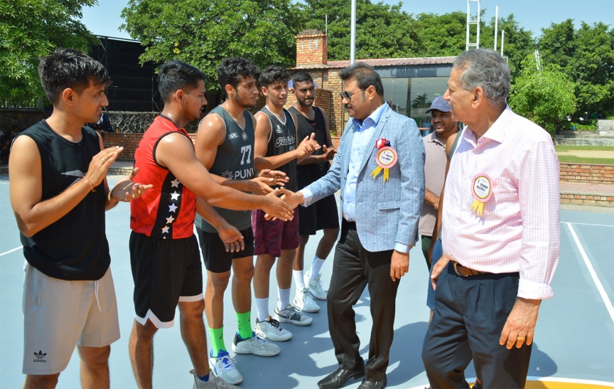 मानव रचना के पहले ओपन बास्केटबॉल टूर्नामेंट में पानीपत और सोनीपत की टीमों ने बाजी मारी