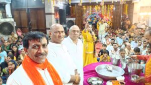 The festival of Shri Krishna Janmashtami was celebrated with great pomp, crowd gathered in the temples, devotees got emotional on the beautiful bhajans..