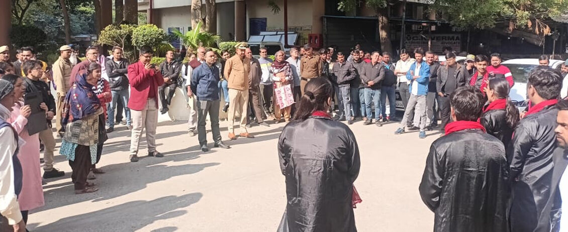 फरीदाबाद पुलिस के द्वारा लोगो को सडक सुरक्षा के प्रति जागरुक करते हुए नुक्कड नाटक का किया गया आयोजन