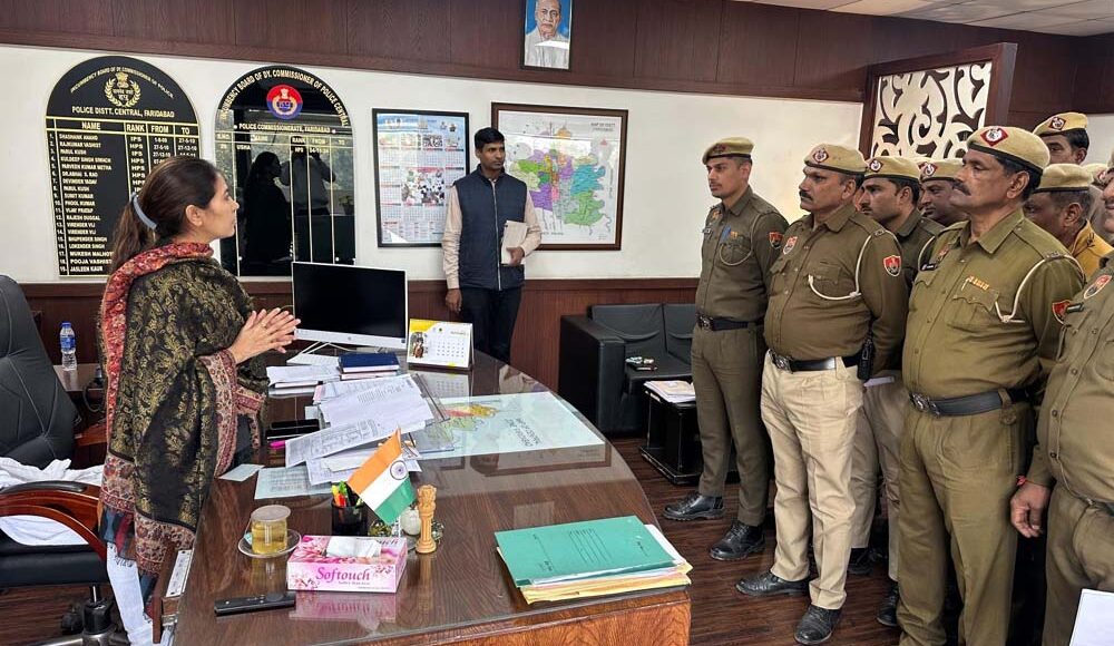 Rider staff are performing duties under E-Beat System. Deputy Commissioner of Police Central Usha briefed the staff appointed on Rider.