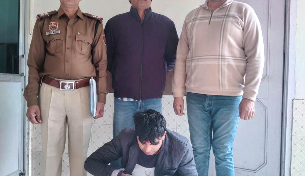 The accused was arrested along with 724 grams of Sulfa by the team of Crime Branch Badarpur Border.