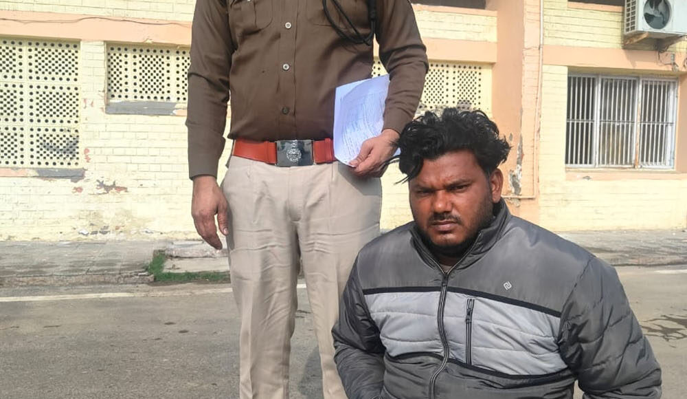 The crime branch team of Uncha village arrested the second accused who was providing drug injections.