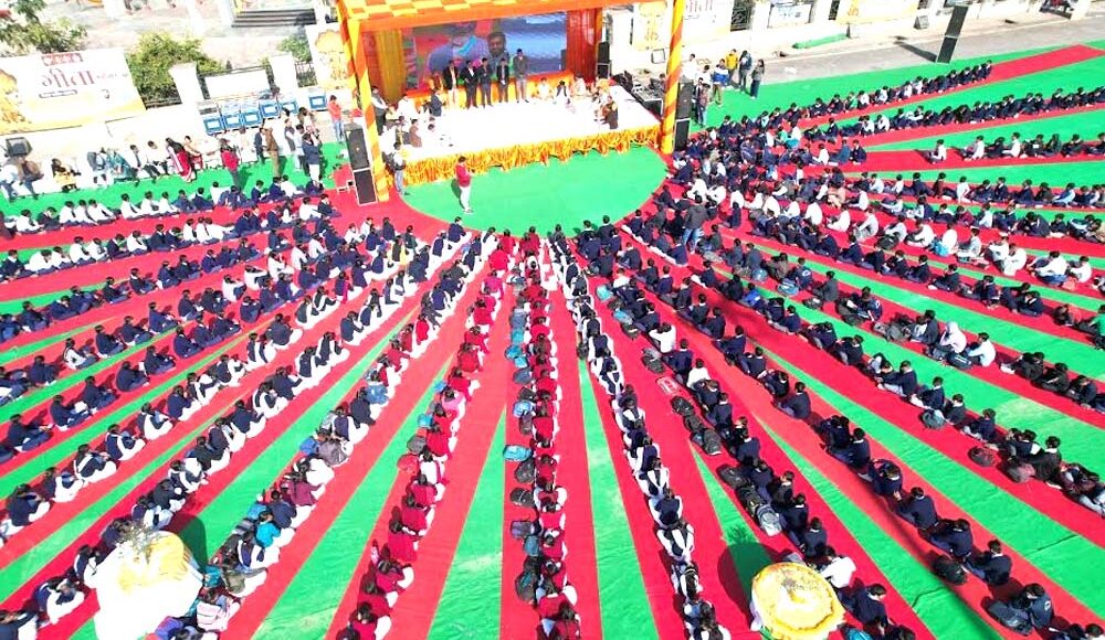 To make life easier, adopt the essence of Shrimad Bhagwat Geeta: Satbir Mann