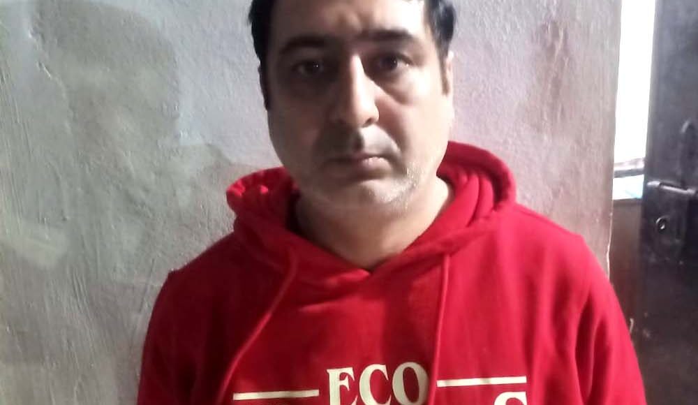 Team of Crime Branch 65 arrested 2 accused for gambling and gambling, 11 mobiles, 2 laptops and 1 LED were recovered from the accused on the spot.