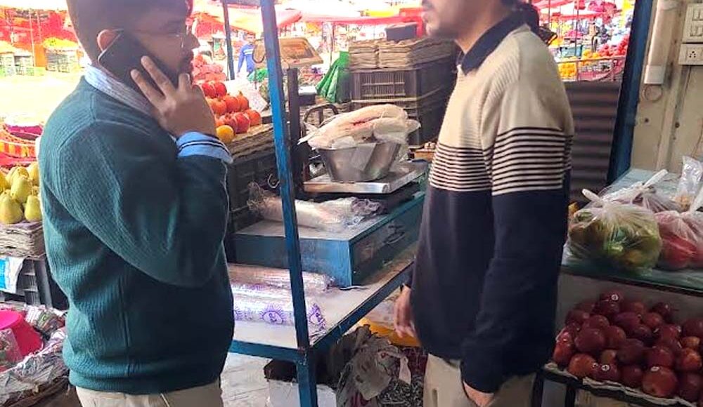 Strict action will be taken if found using banned plastic in public places, shops and markets: DC