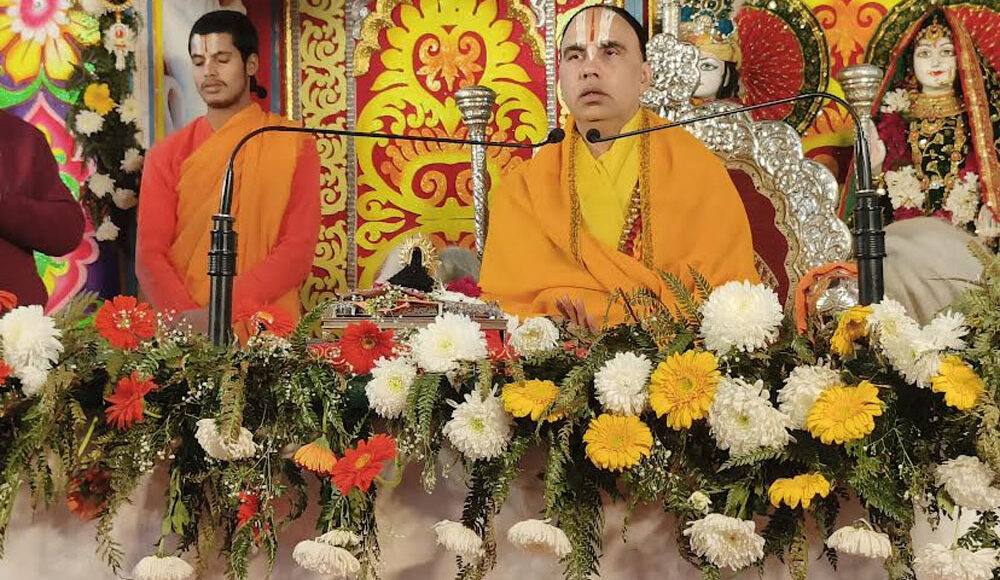 Chhappan Bhog removes mental disorders and purifies the mind - Shri Raghavacharya Ji Maharaj.
