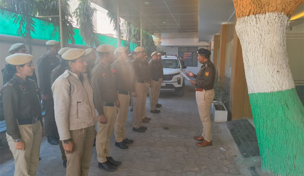 Kuldeep Singh Deputy Commissioner of Police NIT administered the oath of voting to the police employees,