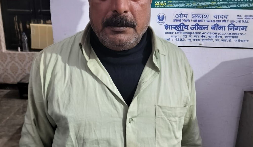 Crime branch-65 police team arrested the accused of smuggling liquor, recovered 114 pav of country liquor and 56 pav of English liquor.