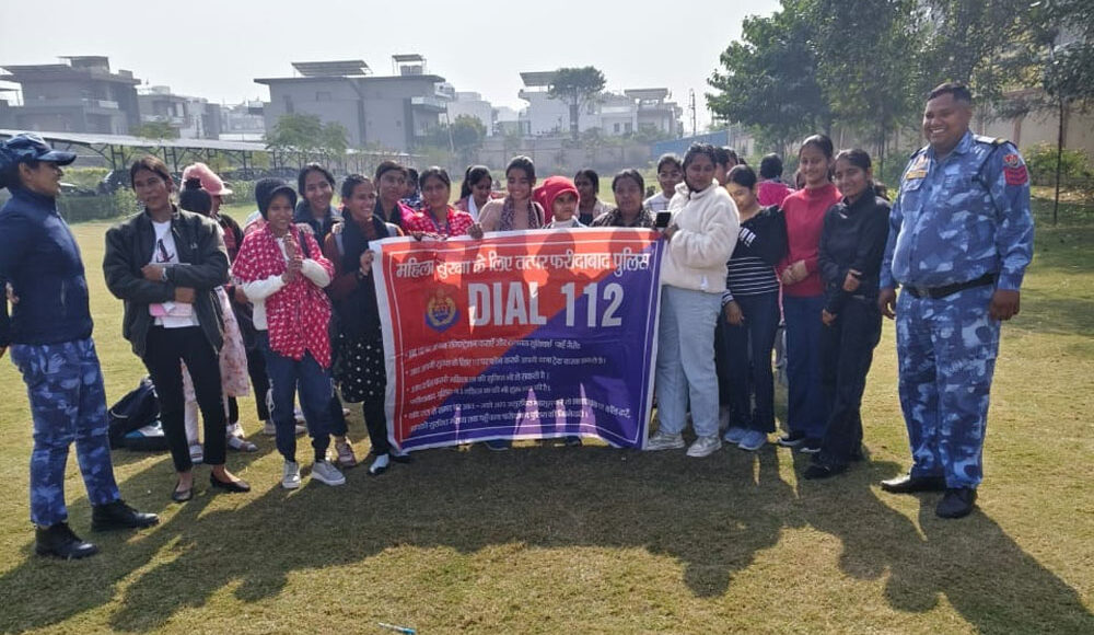 The team of Mahila Police Station Ballabgarh created awareness to protect students from criminal activities.