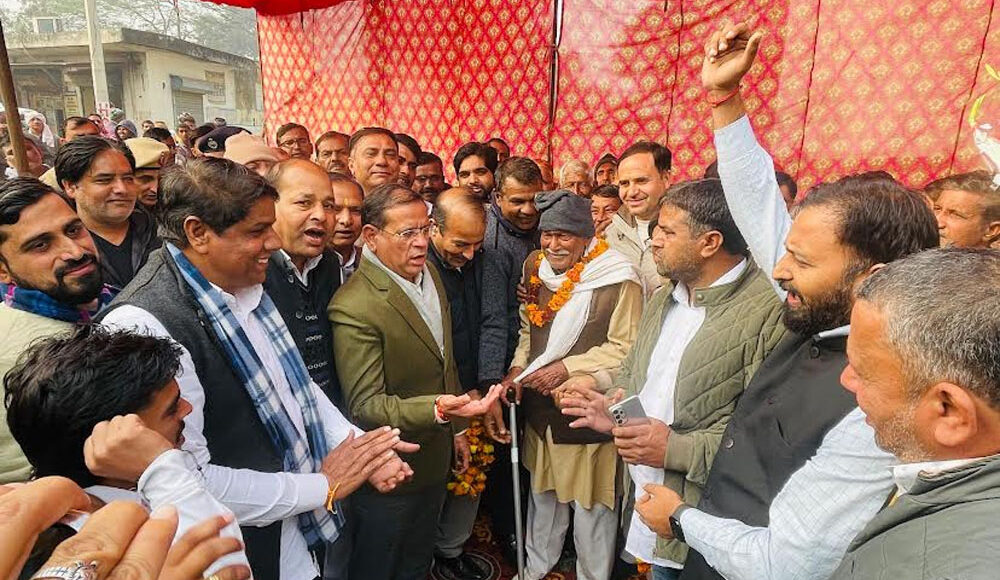 Food and Supplies Minister Rajesh Nagar started the construction of the road at a cost of crores.