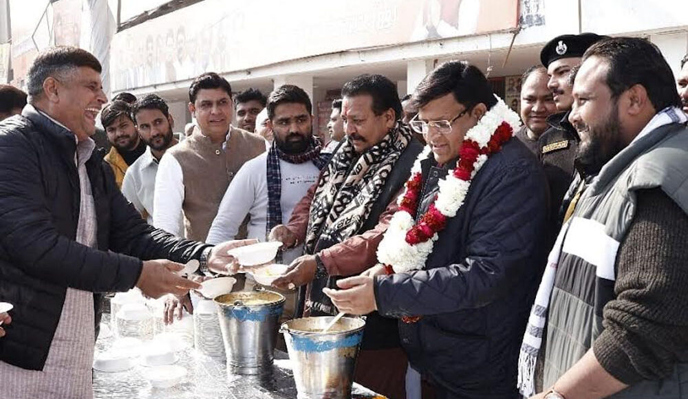 Celebrations in Faridabad on Makar Sankranti: Vipul Goyal participated in public relations and social programs Bhandara organized at Sagar Cinema office