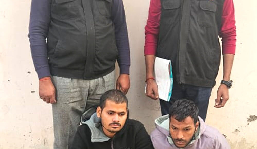 Crime Branch Sector 85 team arrested two accused including a servant who stole jewelery and other items from the house, interrogation continues.