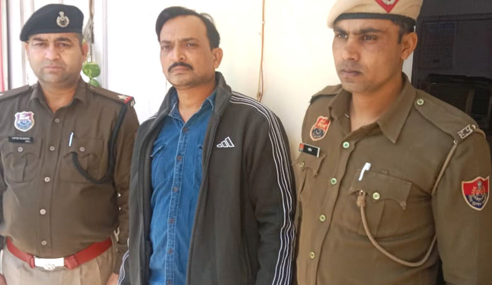 The team of Dabua police station arrested the accused in a more than 3 year old case of demanding money and threatening over the phone.