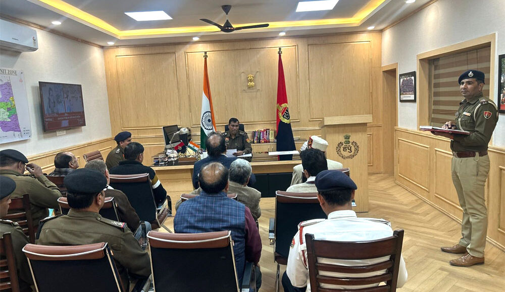 Deputy Commissioner of Police NIT organized a seminar with social workers in his office, assured to solve the problems,