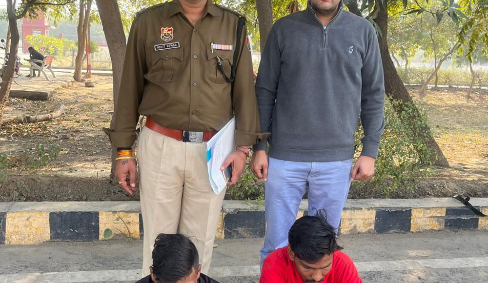 Crime Branch Sector-85 team arrested 2 accused in vehicle theft case, auto recovered.