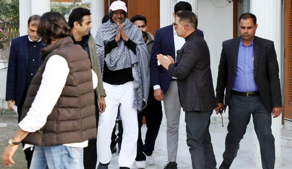 Robert Vadra reached Mahesh Nagar's residence to inquire about his well being.