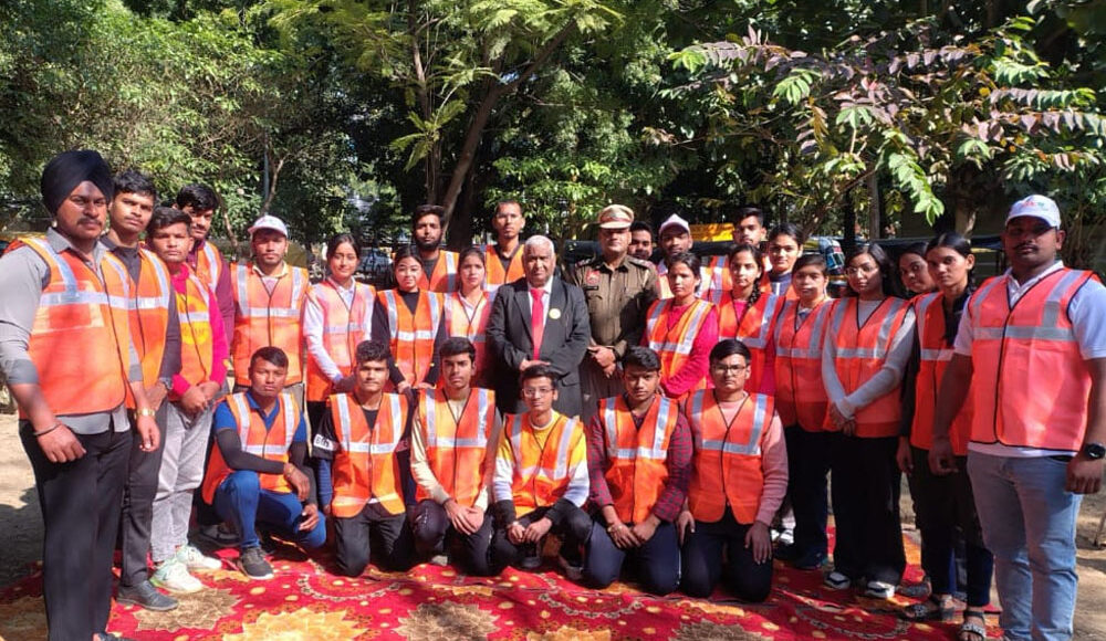 50 volunteers were given training in traffic police station about traffic rules and sign boards.