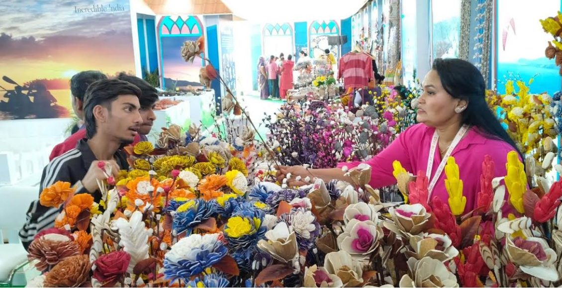 Farzana Syed prepares beautiful pots from dry leaves, twigs and flowers.