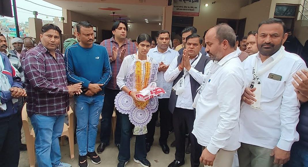 Opposition candidates were shocked by the vigorous campaigning of independent candidate of Ward-27, Nimmi Bhadana.