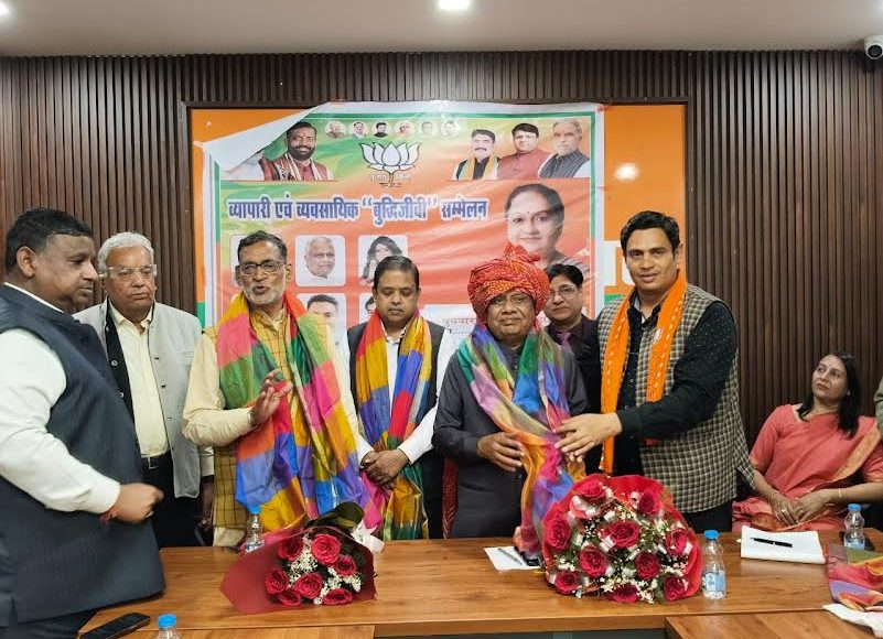 In the Traders and Professional Intelligent Class Conference, traders supported BJP in Municipal Corporation elections.