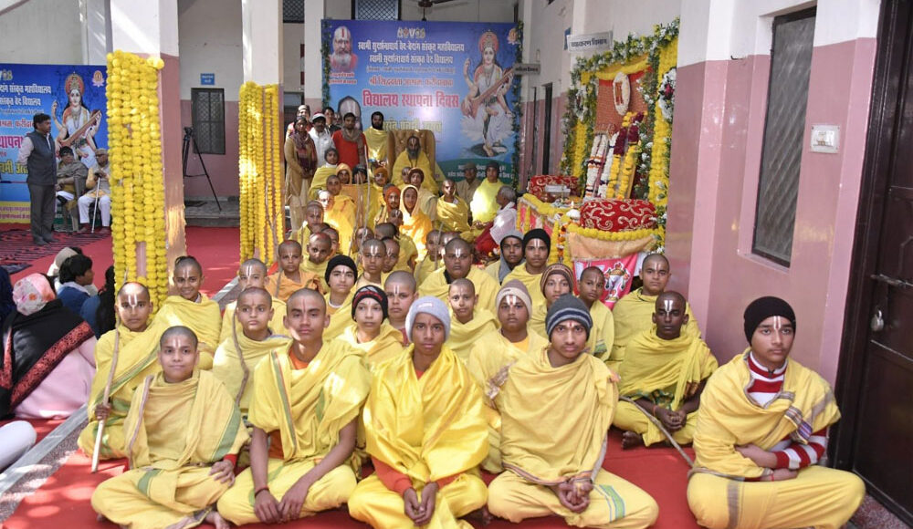 On the day of Basant Panchami, the sacrificial ceremony of 16 Batuk Brahmacharis was completed.