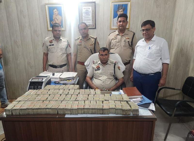 One and a half crore cash found in a car in Surajkund area, lady manager missing, police on the lookout