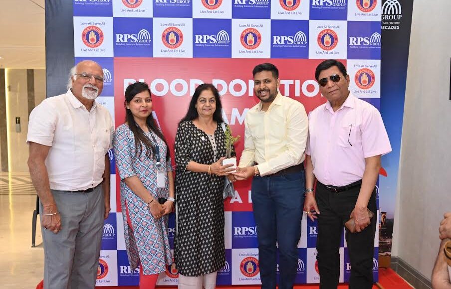 Mahavir International Social Foundation and RPS Group jointly organized a blood donation camp