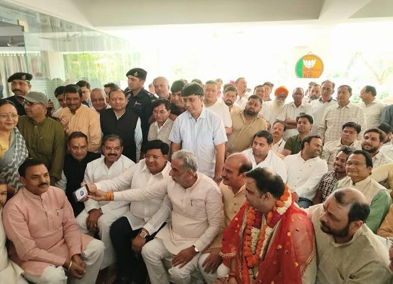 Krishan Pal Gurjar listened to PM Modi's 'Mann Ki Baat' along with BJP leaders and workers