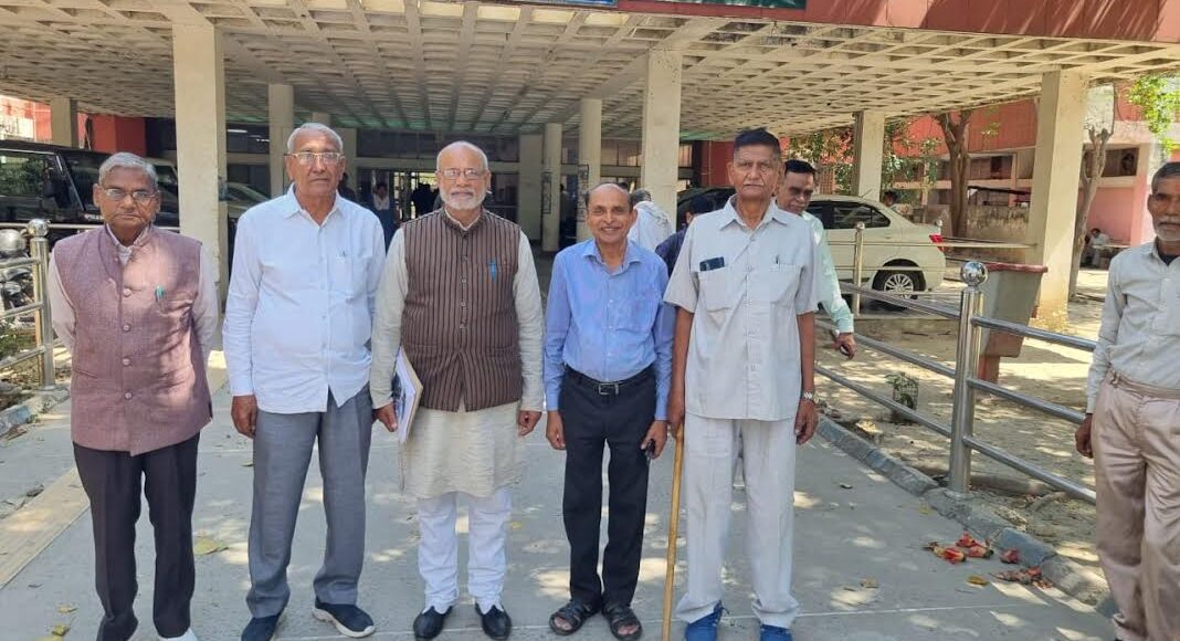 A delegation of RWA Progressive Sector-2 met HSVP regarding public problems