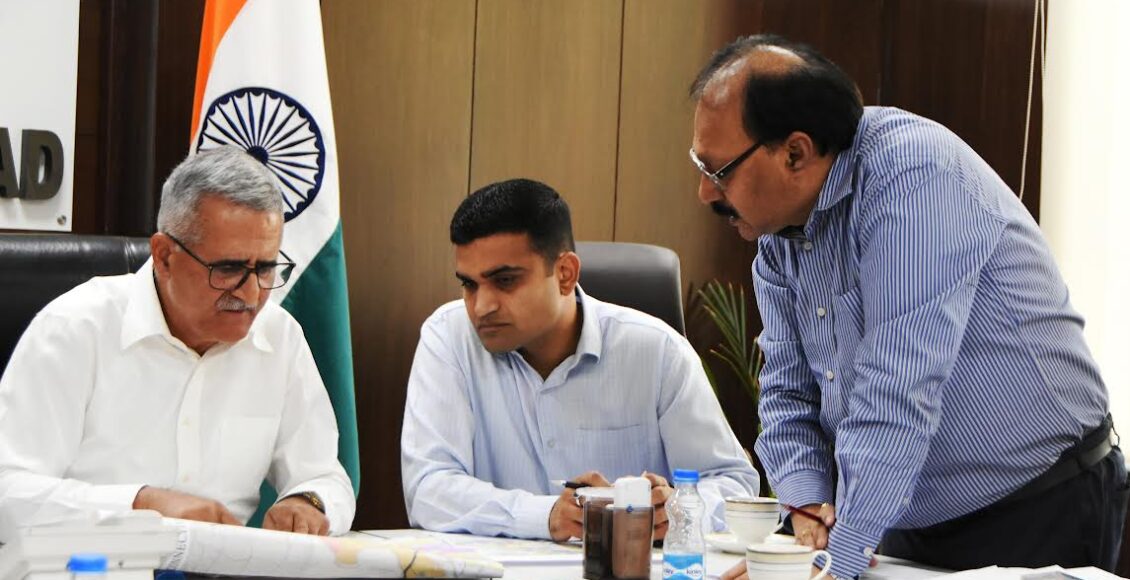 Discussion on FNG along with Jewar and Delhi Mumbai Expressway was held under the chairmanship of Urban Development Advisor DS Dhesi.