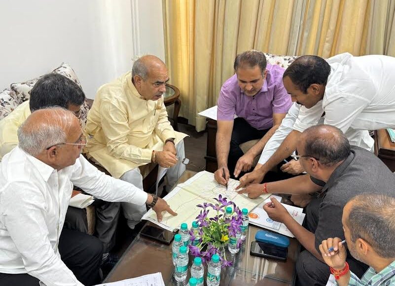 Former cabinet minister Moolchand Sharma took the meeting of the corporation and FMDA
