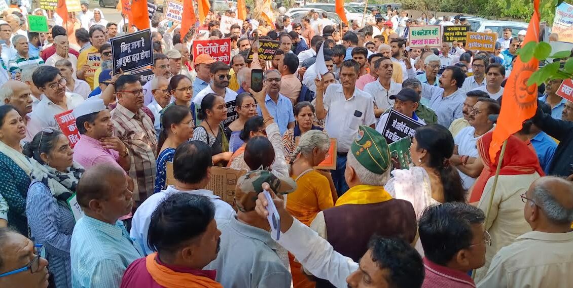 A huge crowd gathered on the streets of Faridabad to protest against the Pahalgam terrorist attack