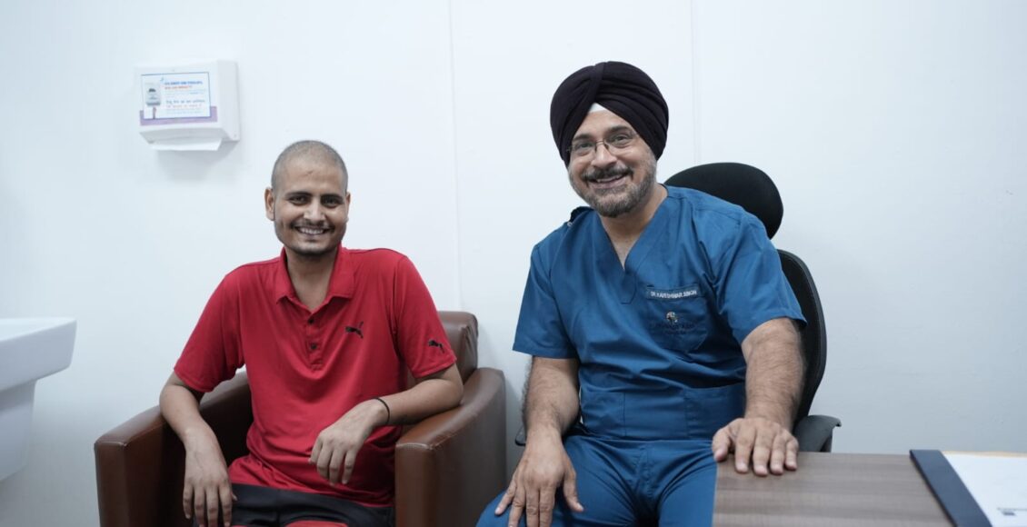 Doctors successfully treated the man whose leg was crushed under a tractor trolley. After recovery, the young man walked home from the hospital on his own feet.