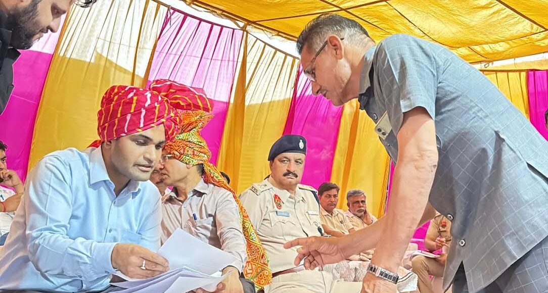 DC-Police Commissioner stayed the night in Ghudasan village of Tigaon, listened to the problems of the villagers