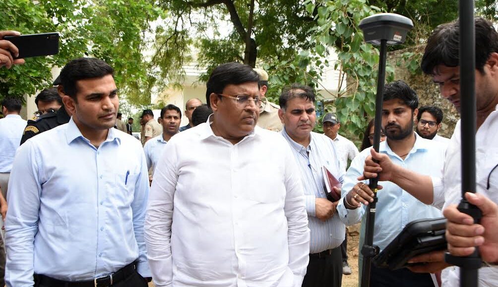 Demo of new technology of land demarcation in the presence of Cabinet Minister Vipul Goyal and DC