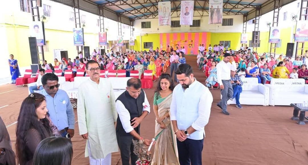 Vidyasagar International School organized a program 'Swarnim Aanchal' to tell the importance of mothers in the progress of children